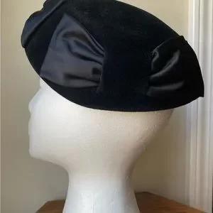 Chevalier Hat Circa 1950, Vintage Capulet velvet hat with bow detail Chevalier | Accessories | Chevalier Hat Circa 95 Vintage  main image 2